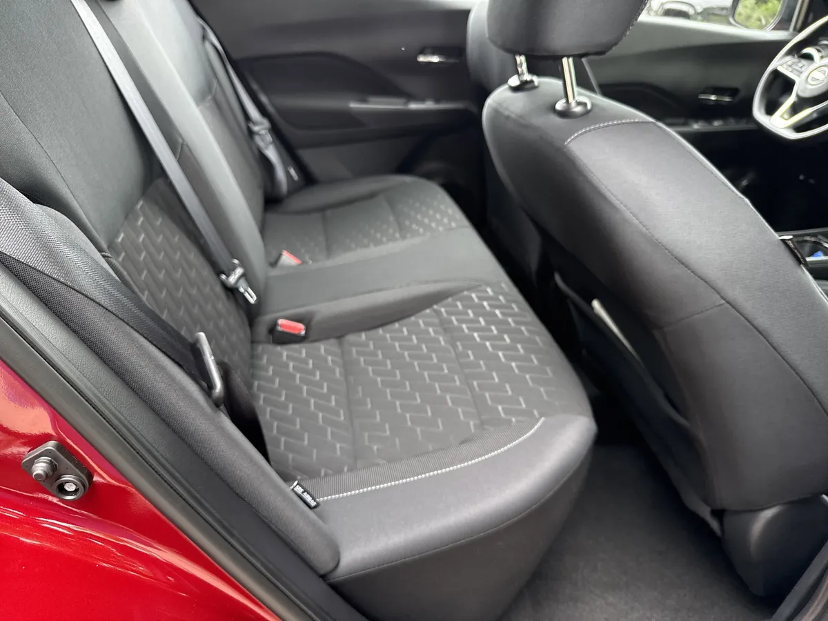 2023 Nissan Kicks SV thumbnail 15