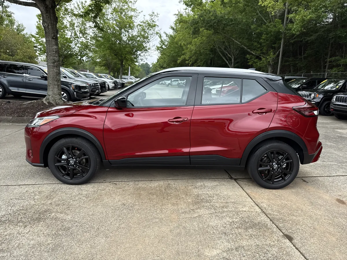 2023 Nissan Kicks SV thumbnail 4