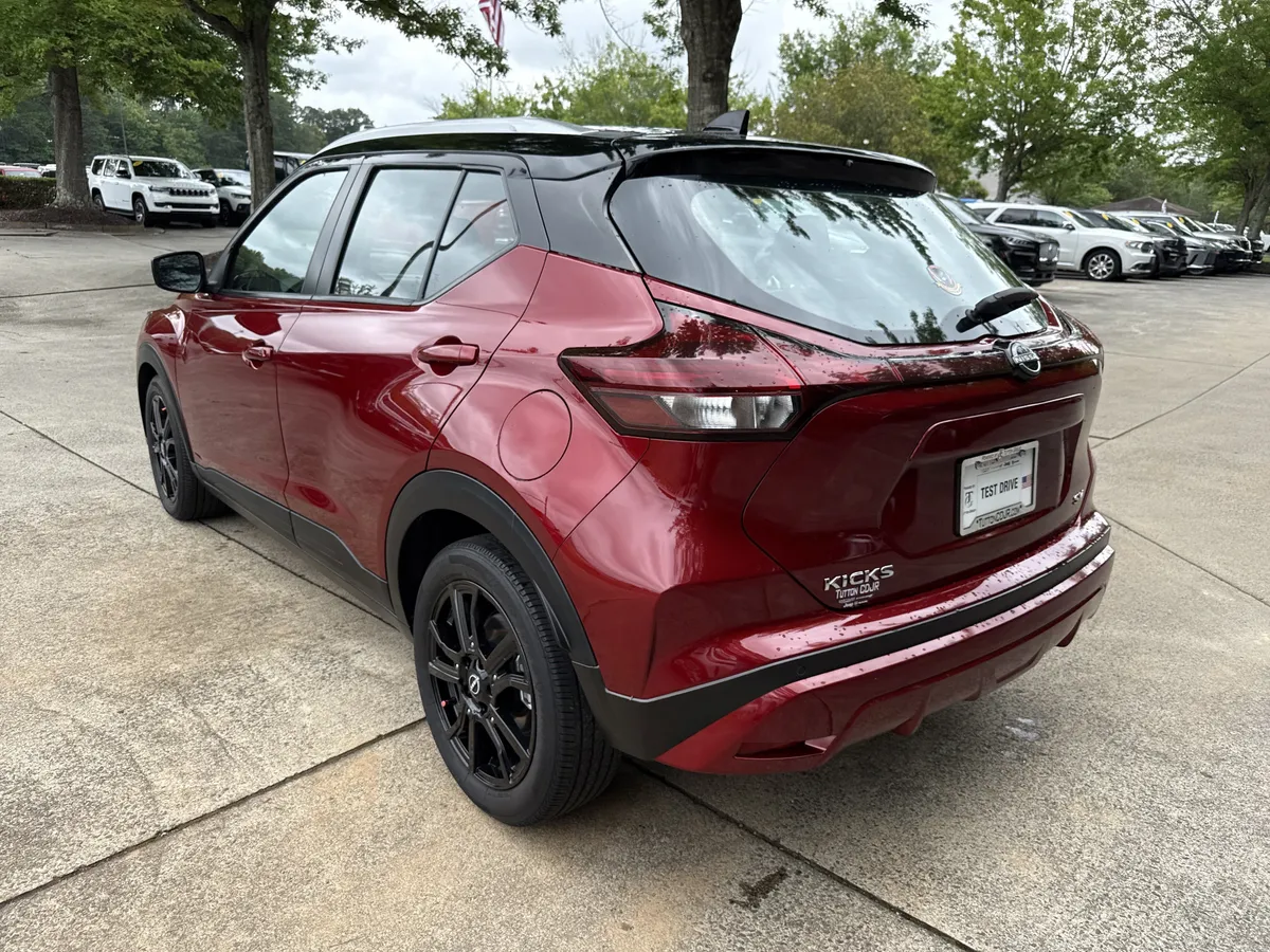 2023 Nissan Kicks SV thumbnail 5