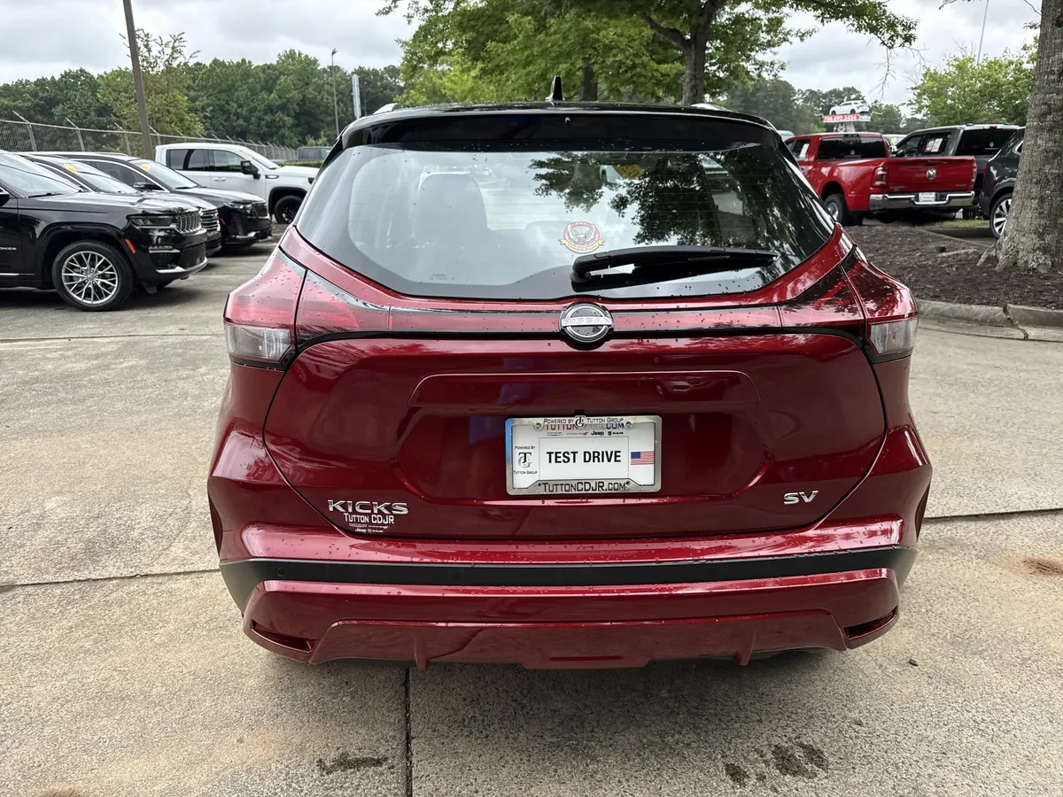 2023 Nissan Kicks SV thumbnail 6