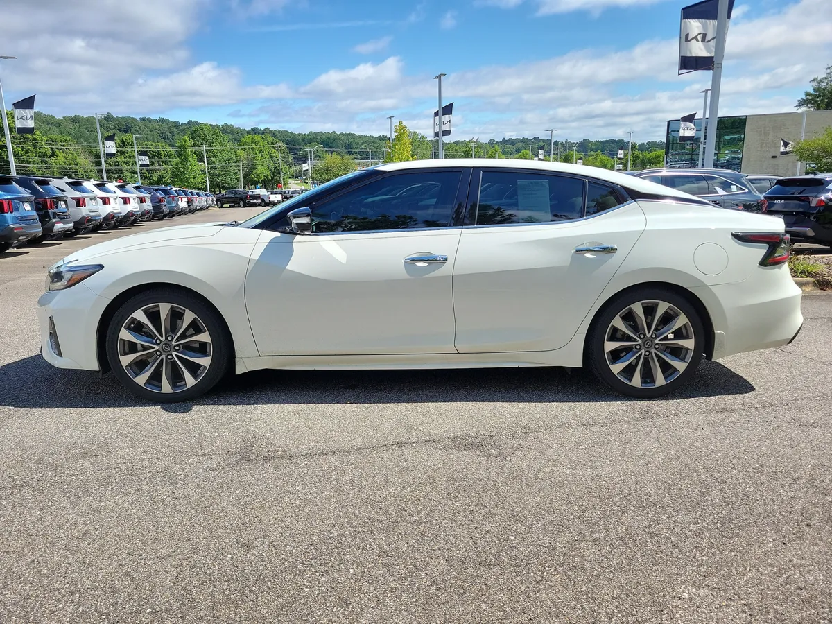 2023 Nissan Maxima Platinum thumbnail 2