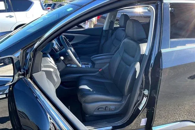 2023 Nissan Murano SV thumbnail 18
