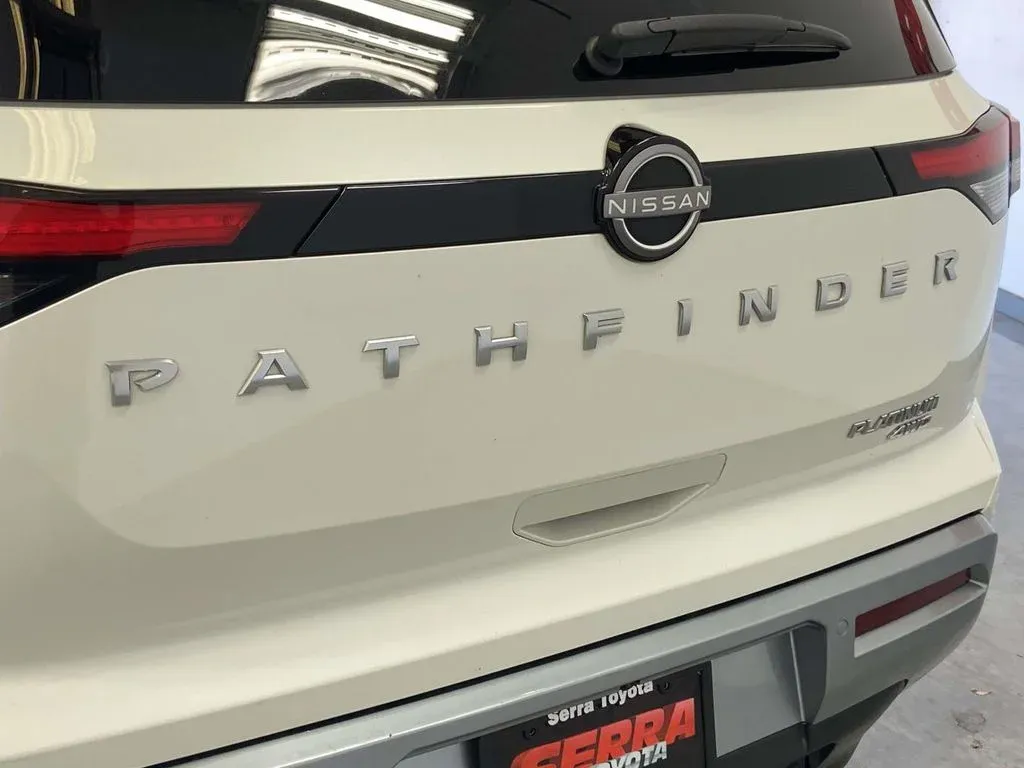 2023 Nissan Pathfinder Platinum thumbnail 10