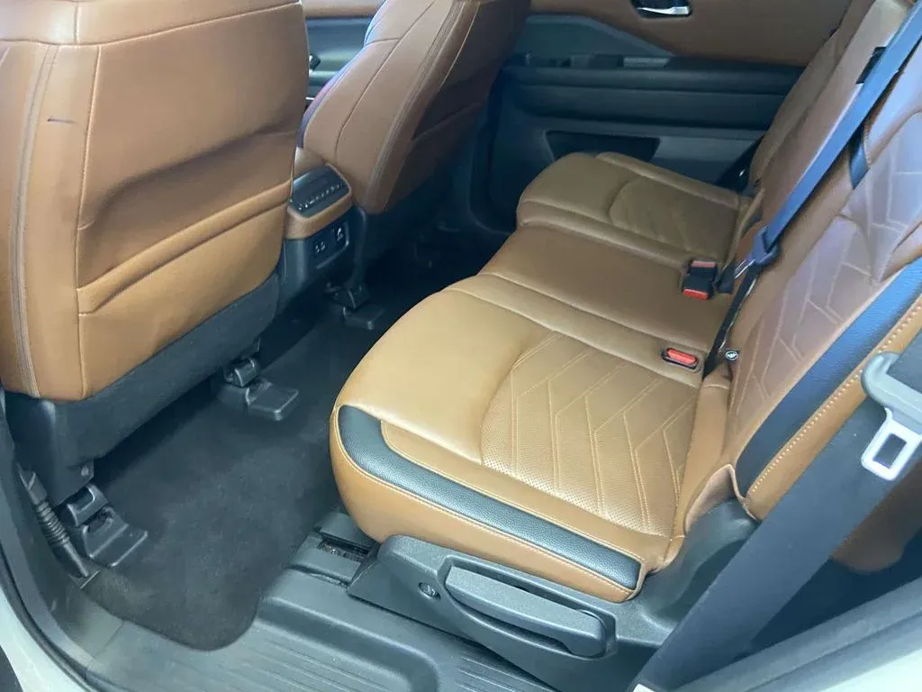 2023 Nissan Pathfinder Platinum thumbnail 15