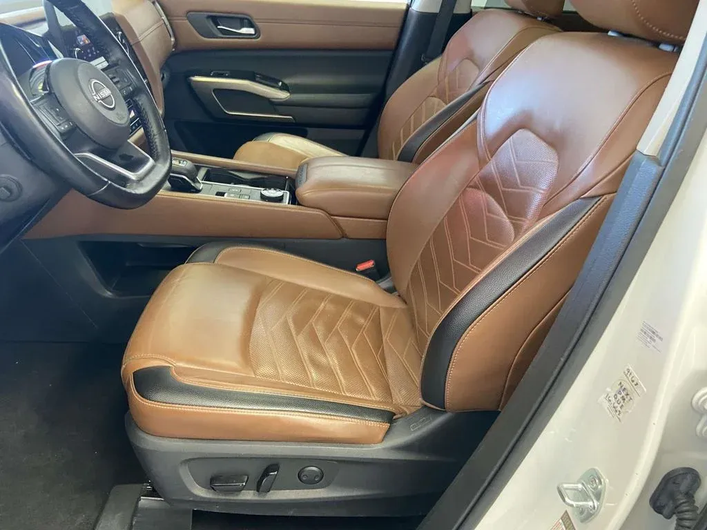 2023 Nissan Pathfinder Platinum thumbnail 17