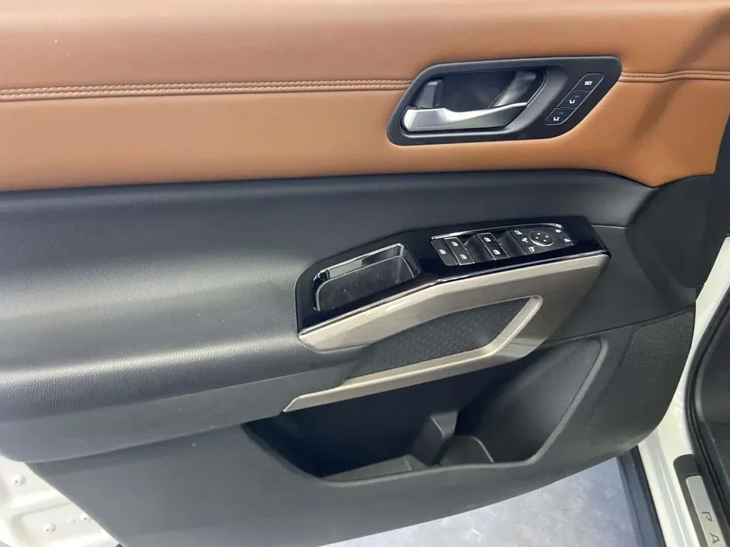 2023 Nissan Pathfinder Platinum thumbnail 18