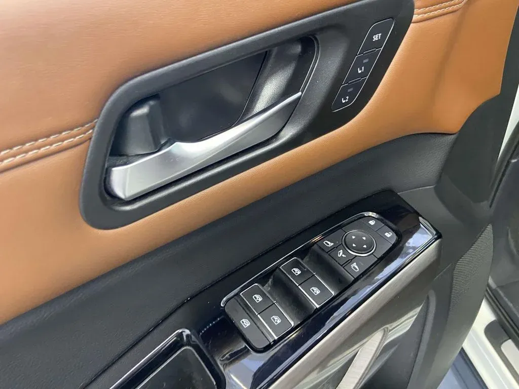 2023 Nissan Pathfinder Platinum thumbnail 19