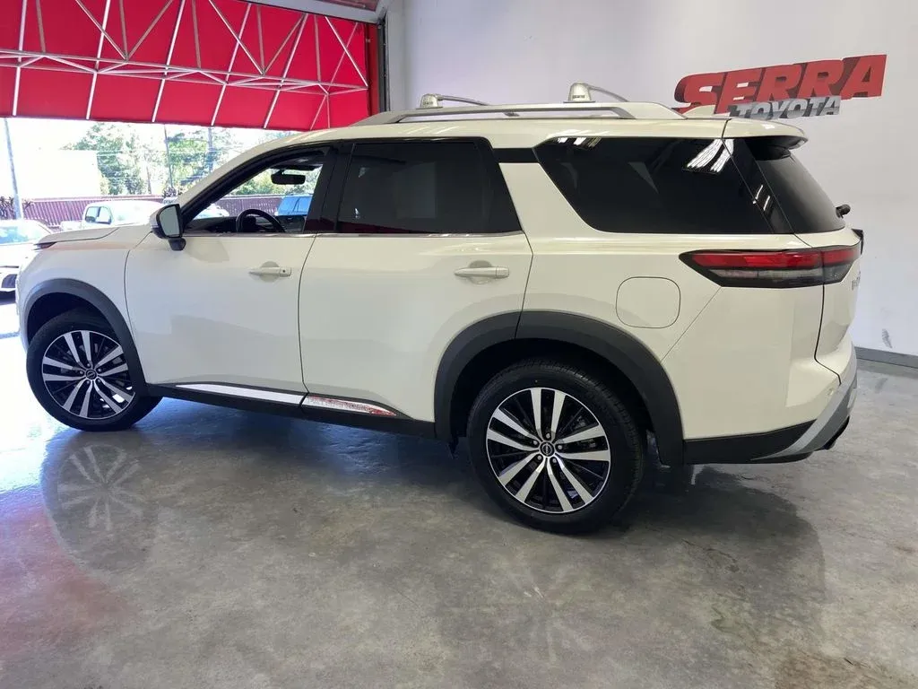 2023 Nissan Pathfinder Platinum thumbnail 6