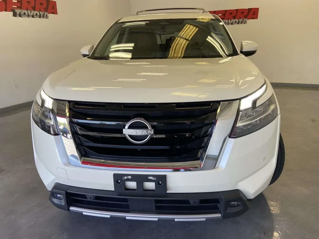 2023 Nissan Pathfinder Platinum thumbnail 8