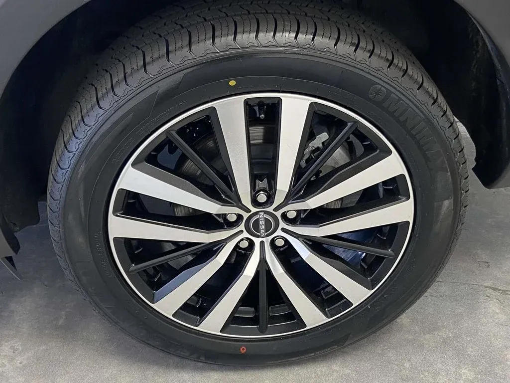 2023 Nissan Pathfinder Platinum thumbnail 9