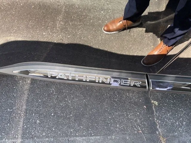 2023 Nissan Pathfinder Platinum thumbnail 10
