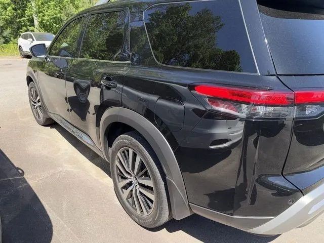 2023 Nissan Pathfinder Platinum thumbnail 15