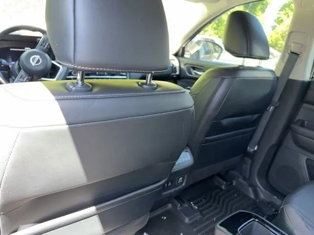 2023 Nissan Pathfinder Platinum thumbnail 22