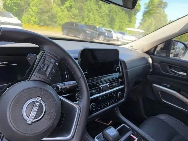 2023 Nissan Pathfinder Platinum thumbnail 29