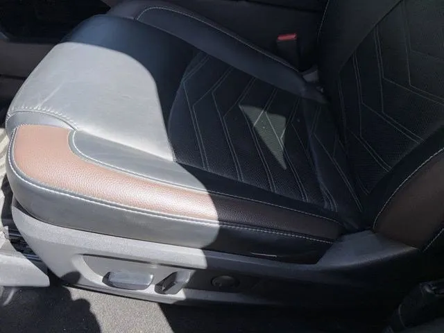 2023 Nissan Pathfinder Platinum thumbnail 30