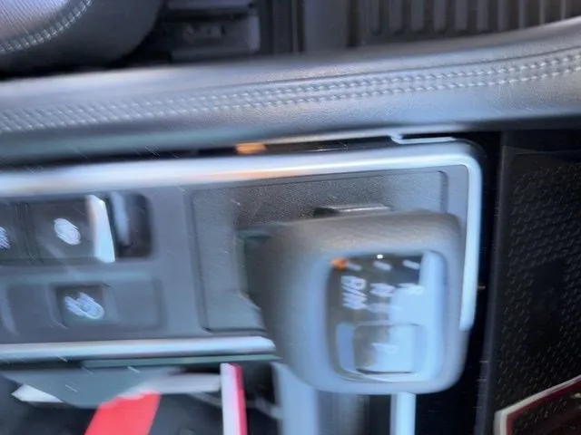 2023 Nissan Pathfinder Platinum thumbnail 32