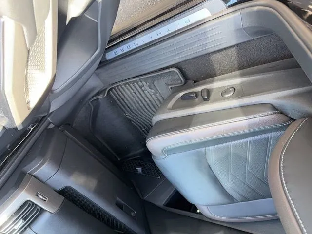 2023 Nissan Pathfinder Platinum thumbnail 33