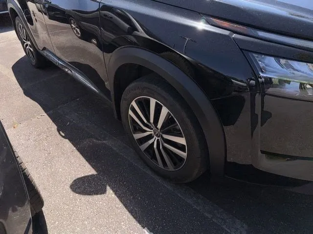 2023 Nissan Pathfinder Platinum thumbnail 8