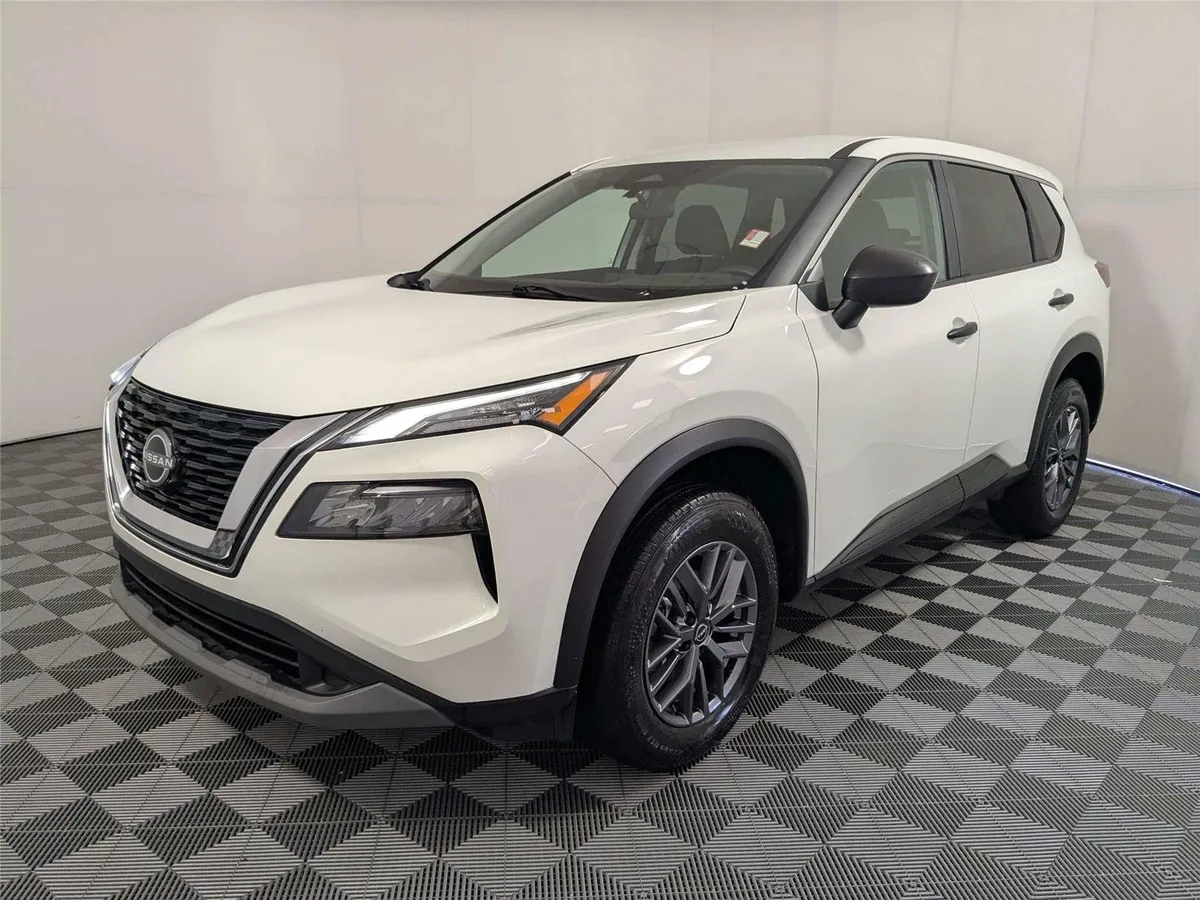 2023 Nissan Rogue S thumbnail 2