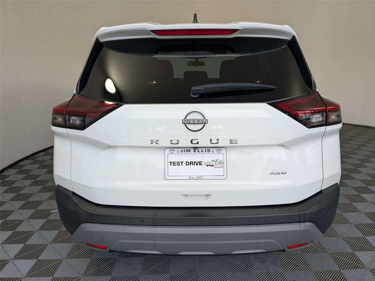 2023 Nissan Rogue S thumbnail 6