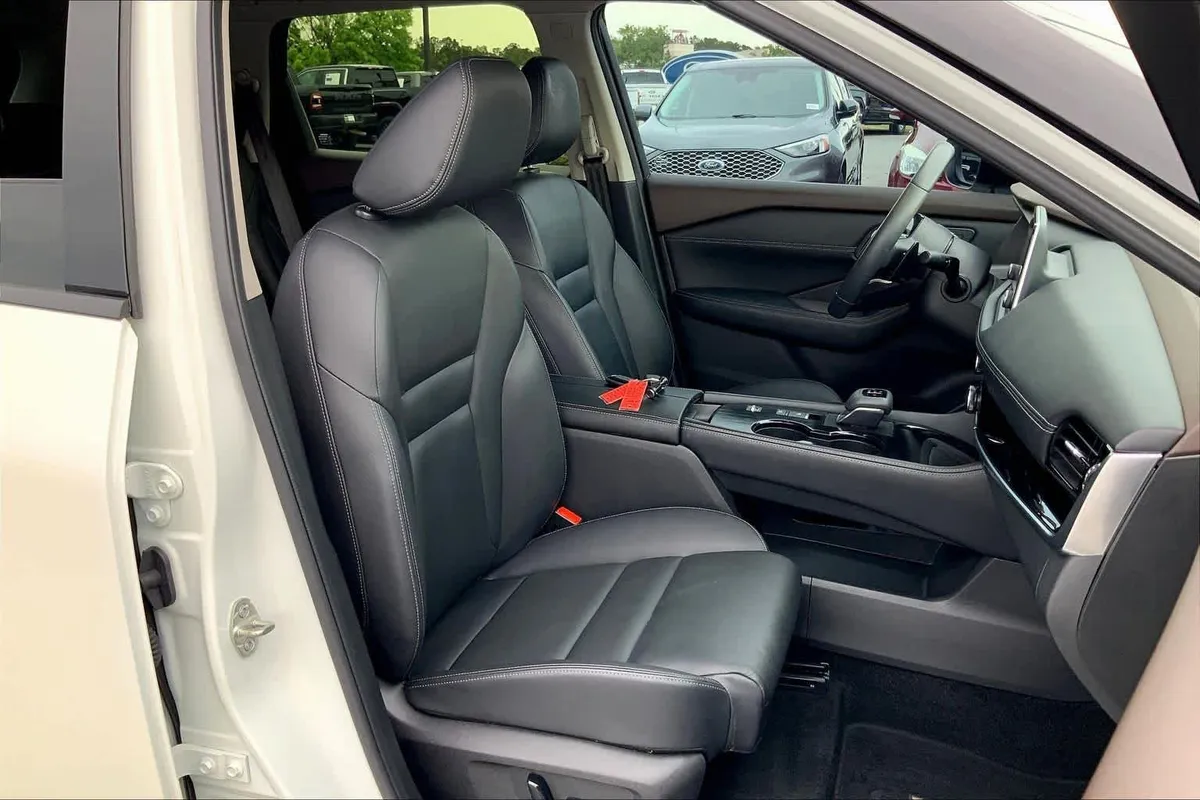 2023 Nissan Rogue SL thumbnail 16