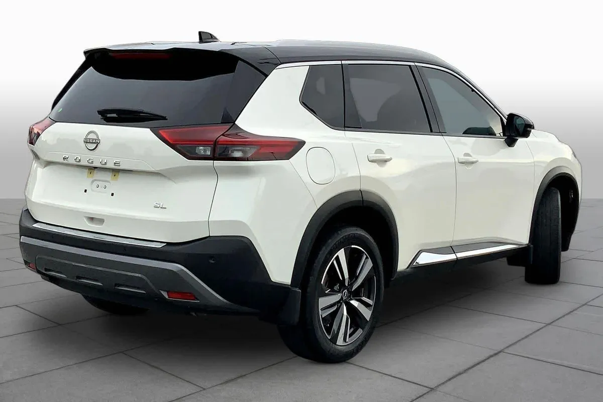 2023 Nissan Rogue SL thumbnail 22