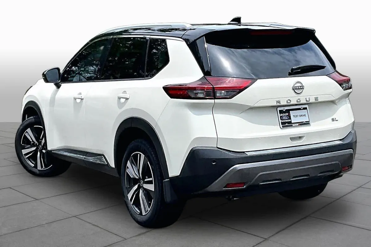 2023 Nissan Rogue SL thumbnail 23