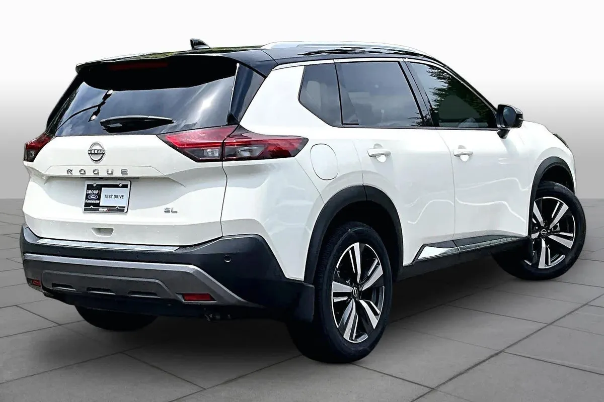 2023 Nissan Rogue SL thumbnail 25
