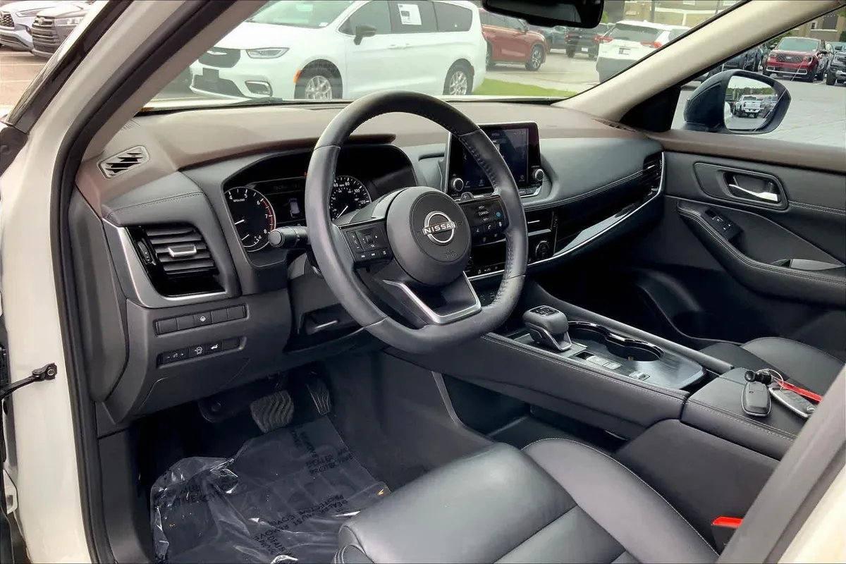 2023 Nissan Rogue SL thumbnail 32