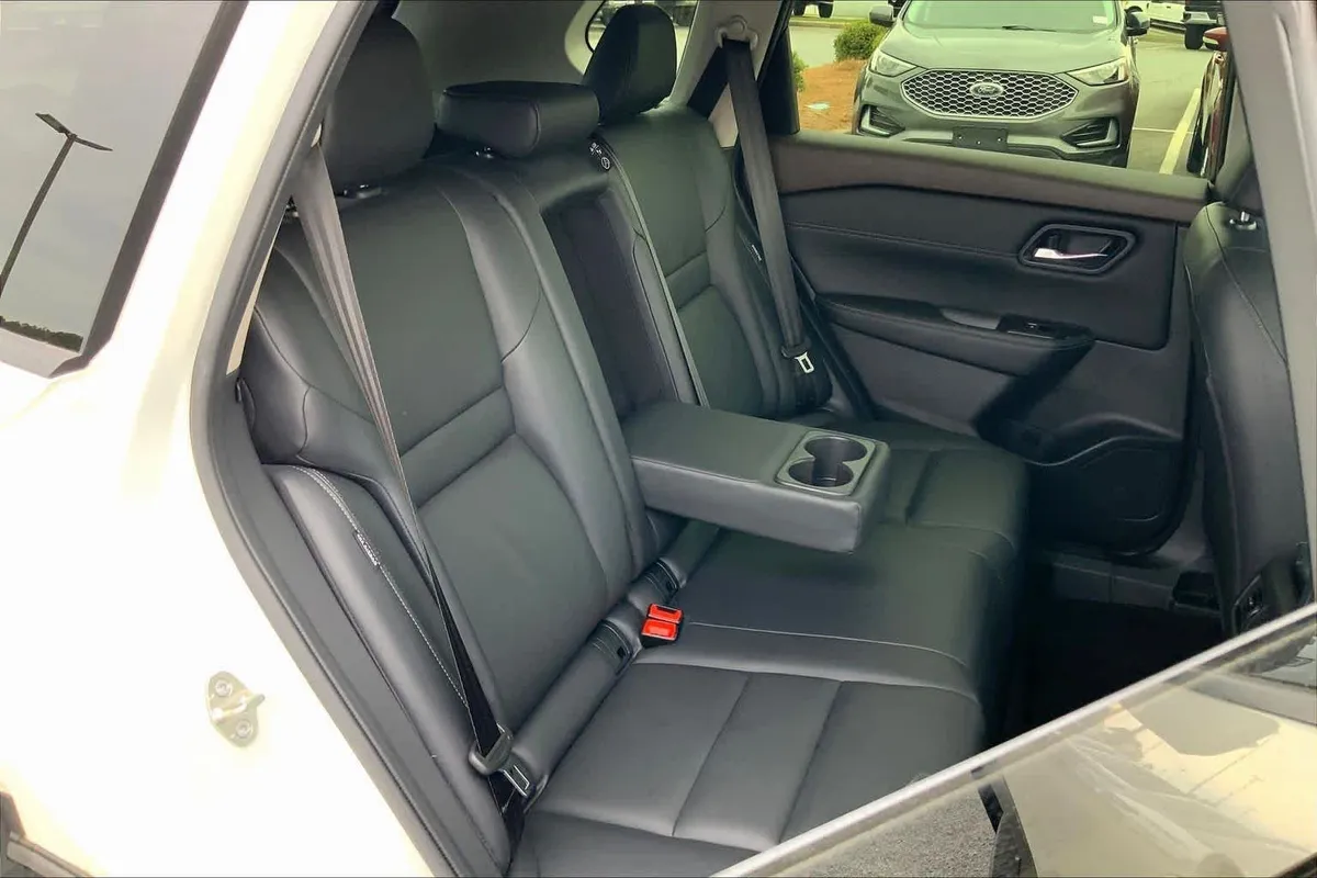 2023 Nissan Rogue SL thumbnail 36
