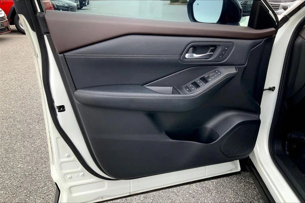 2023 Nissan Rogue SL thumbnail 40