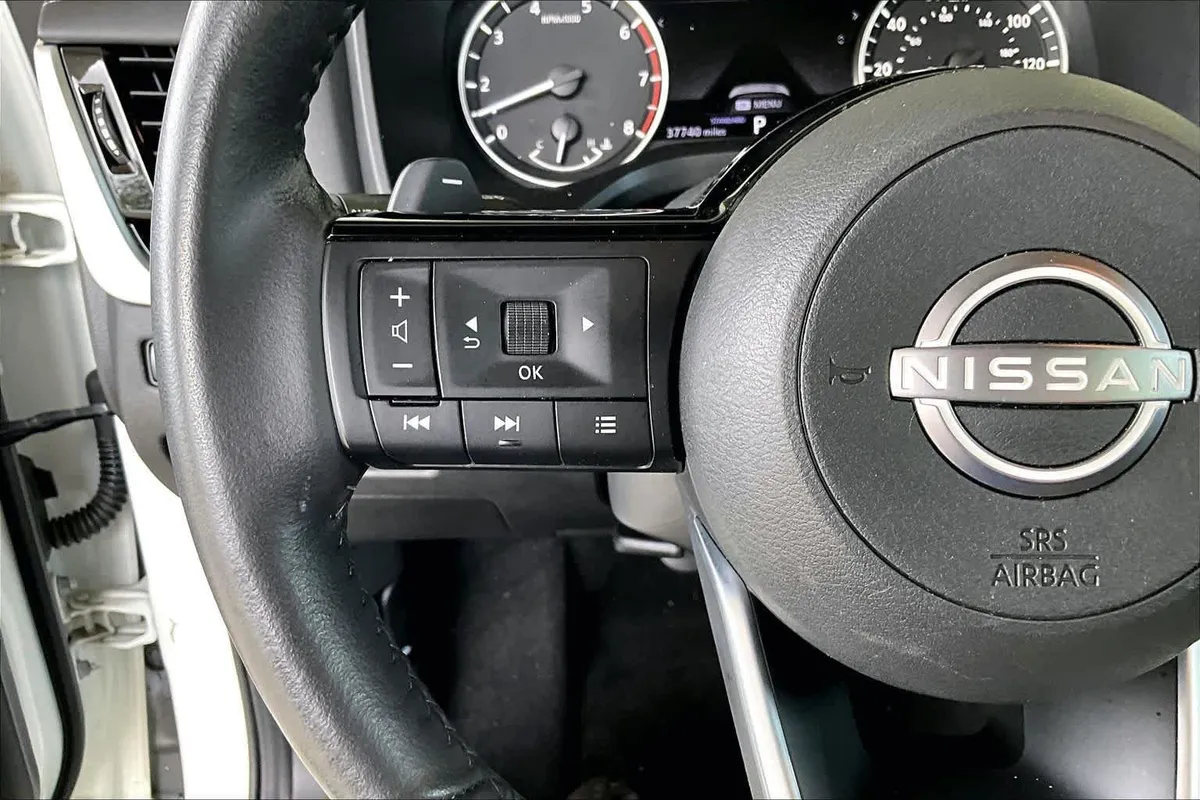2023 Nissan Rogue SL thumbnail 47