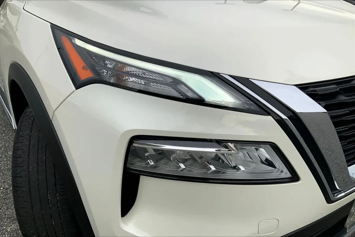 2023 Nissan Rogue SL thumbnail 50