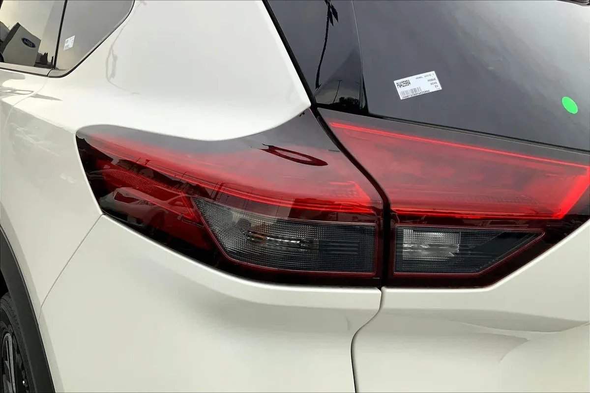 2023 Nissan Rogue SL thumbnail 52