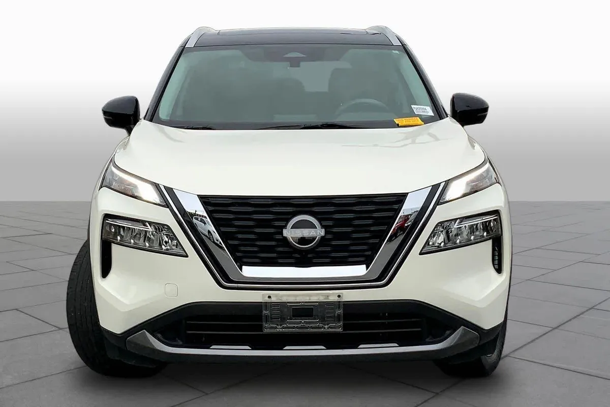 2023 Nissan Rogue SL thumbnail 6