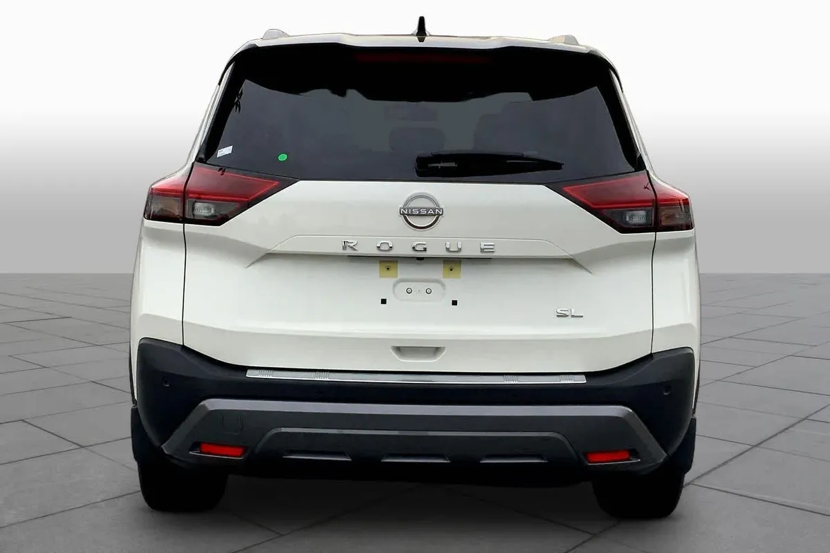 2023 Nissan Rogue SL thumbnail 8