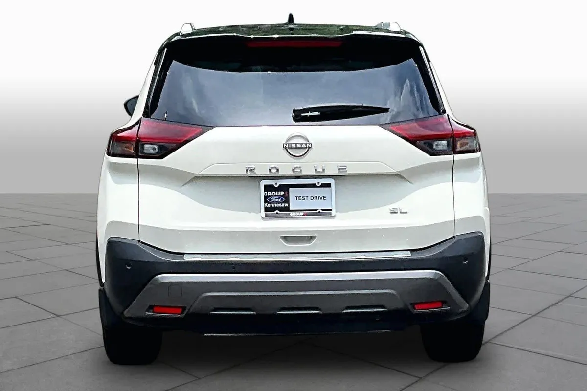 2023 Nissan Rogue SL thumbnail 9
