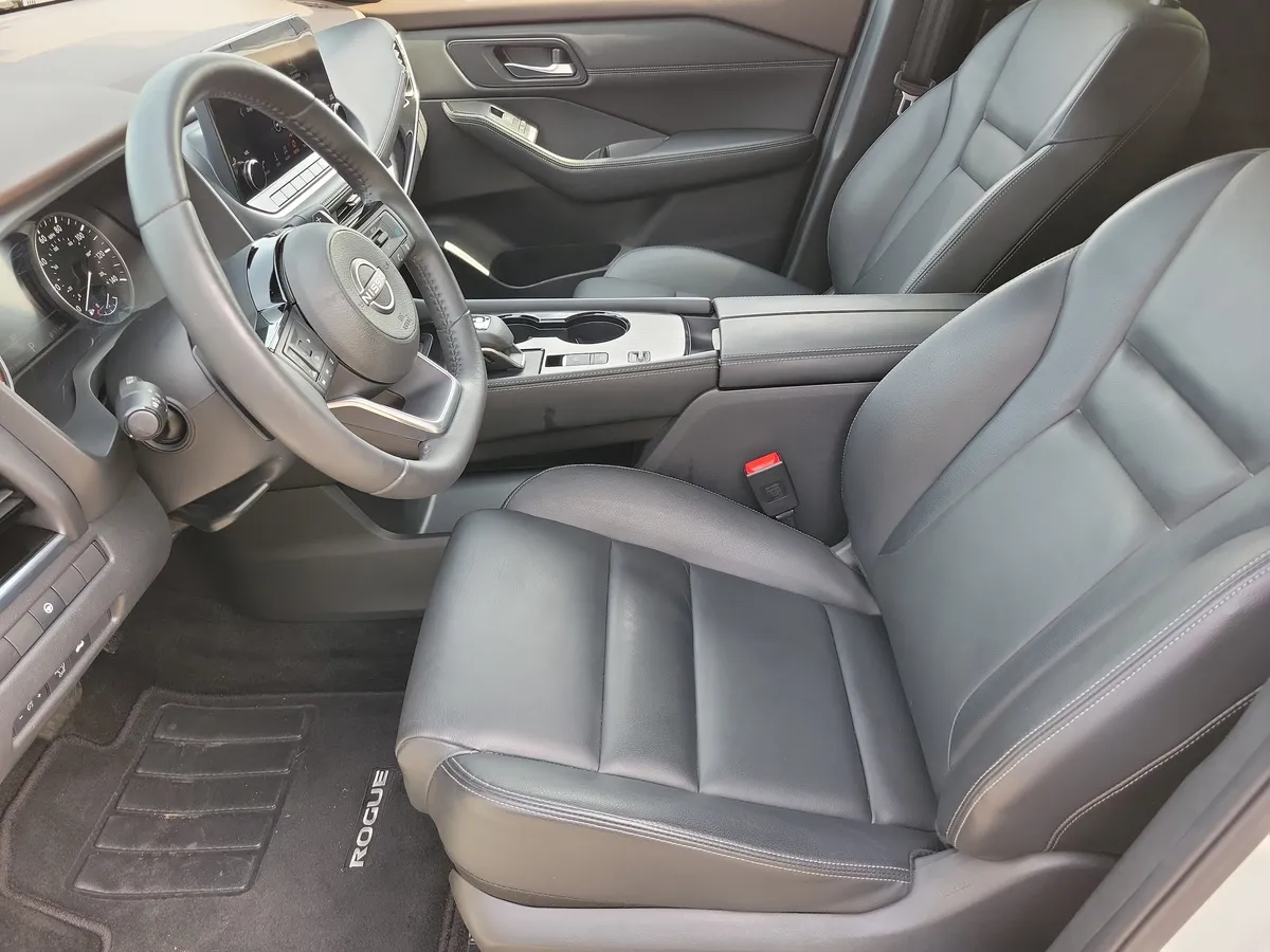 2023 Nissan Rogue SL thumbnail 10