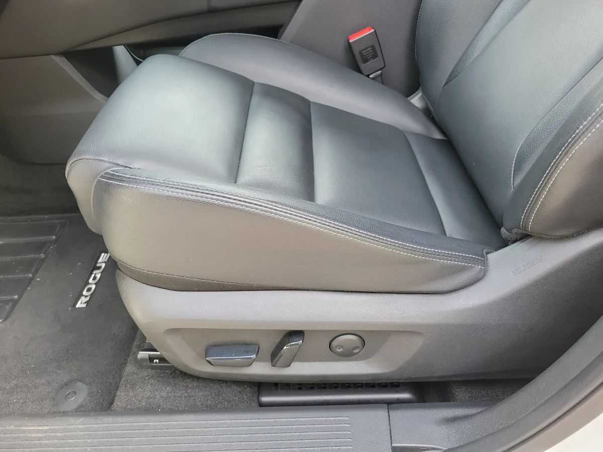 2023 Nissan Rogue SL thumbnail 12