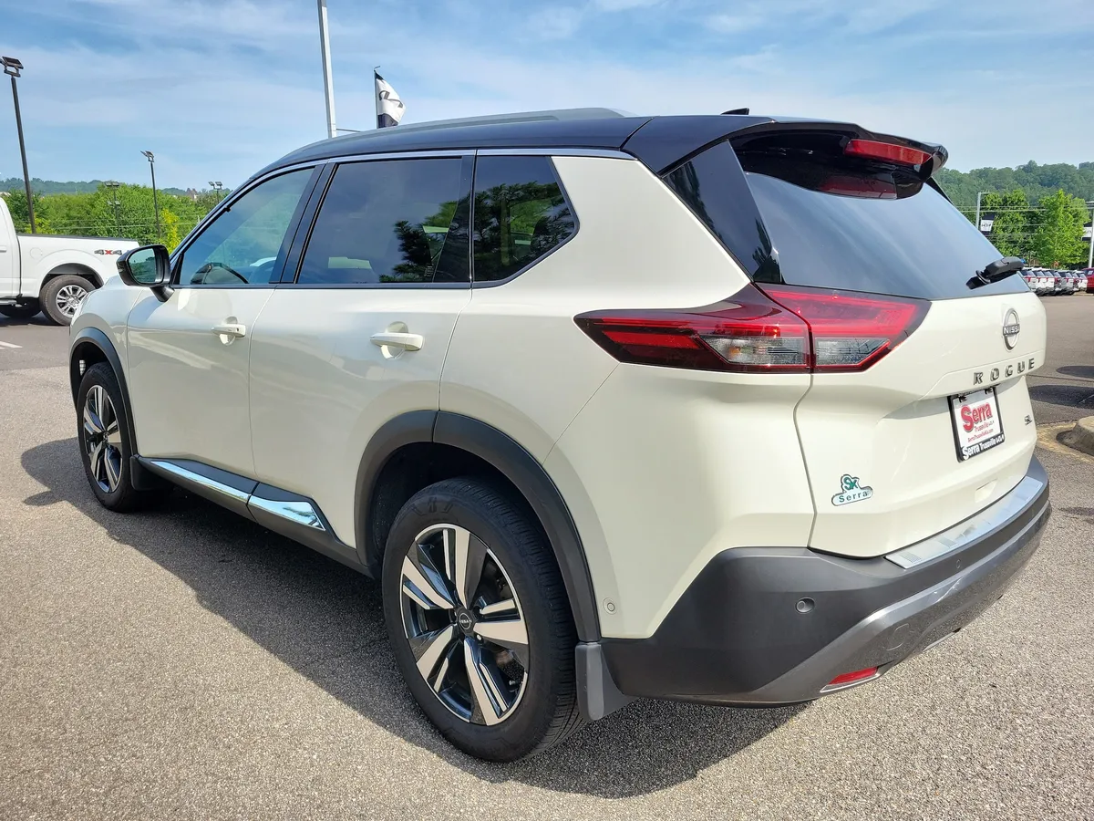 2023 Nissan Rogue SL thumbnail 3