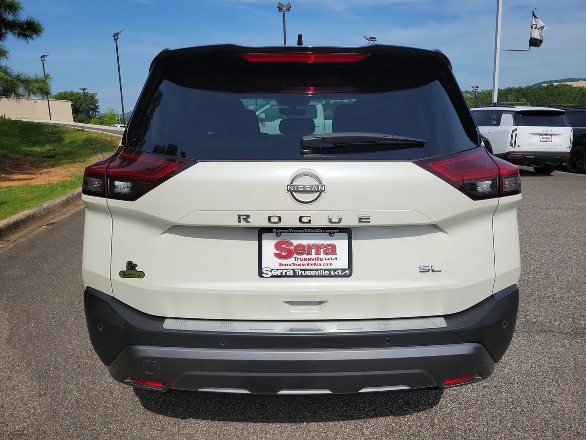 2023 Nissan Rogue SL thumbnail 4