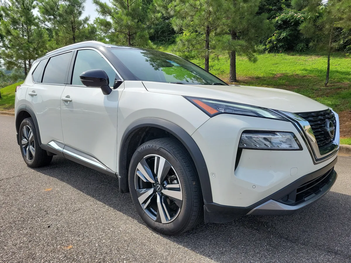 2023 Nissan Rogue SL thumbnail 7
