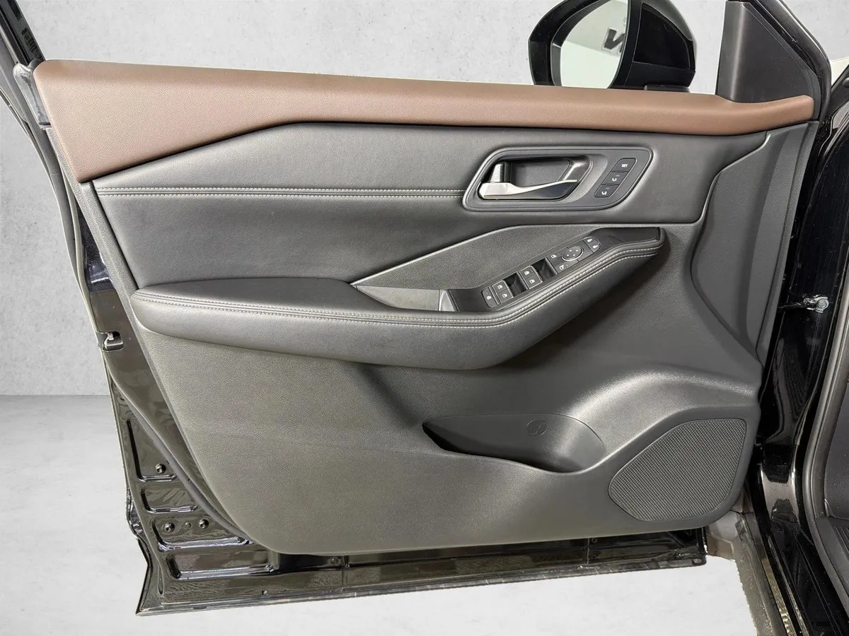 2023 Nissan Rogue SL thumbnail 11