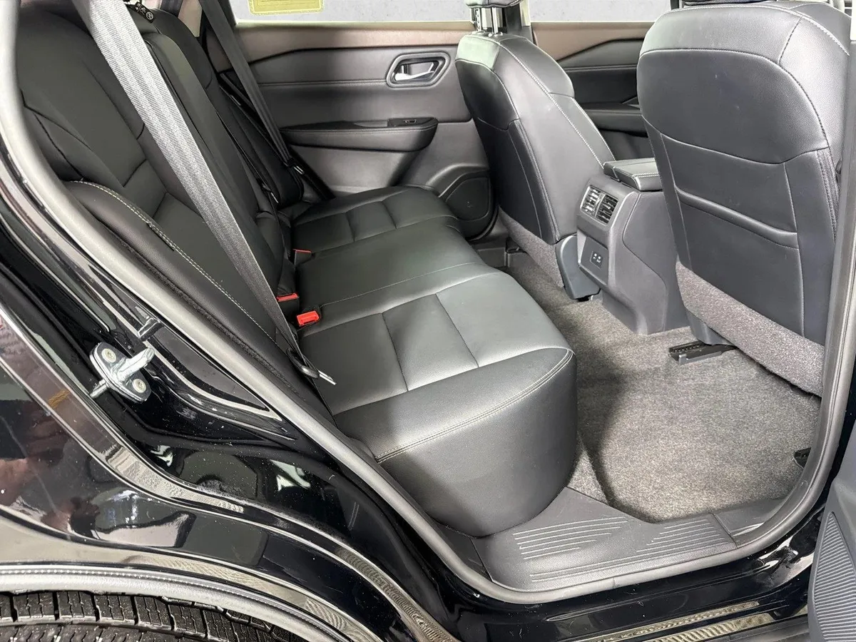 2023 Nissan Rogue SL thumbnail 16