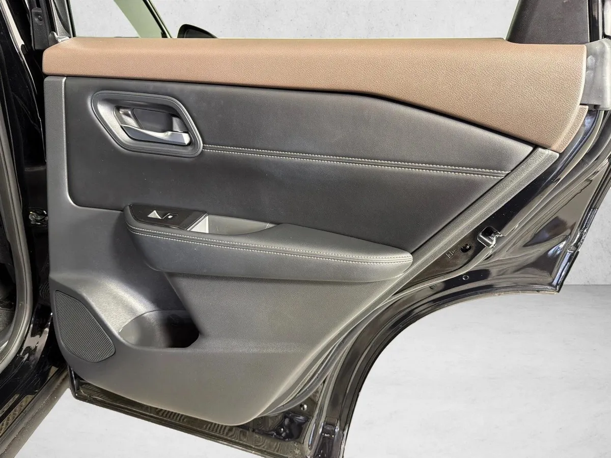 2023 Nissan Rogue SL thumbnail 17