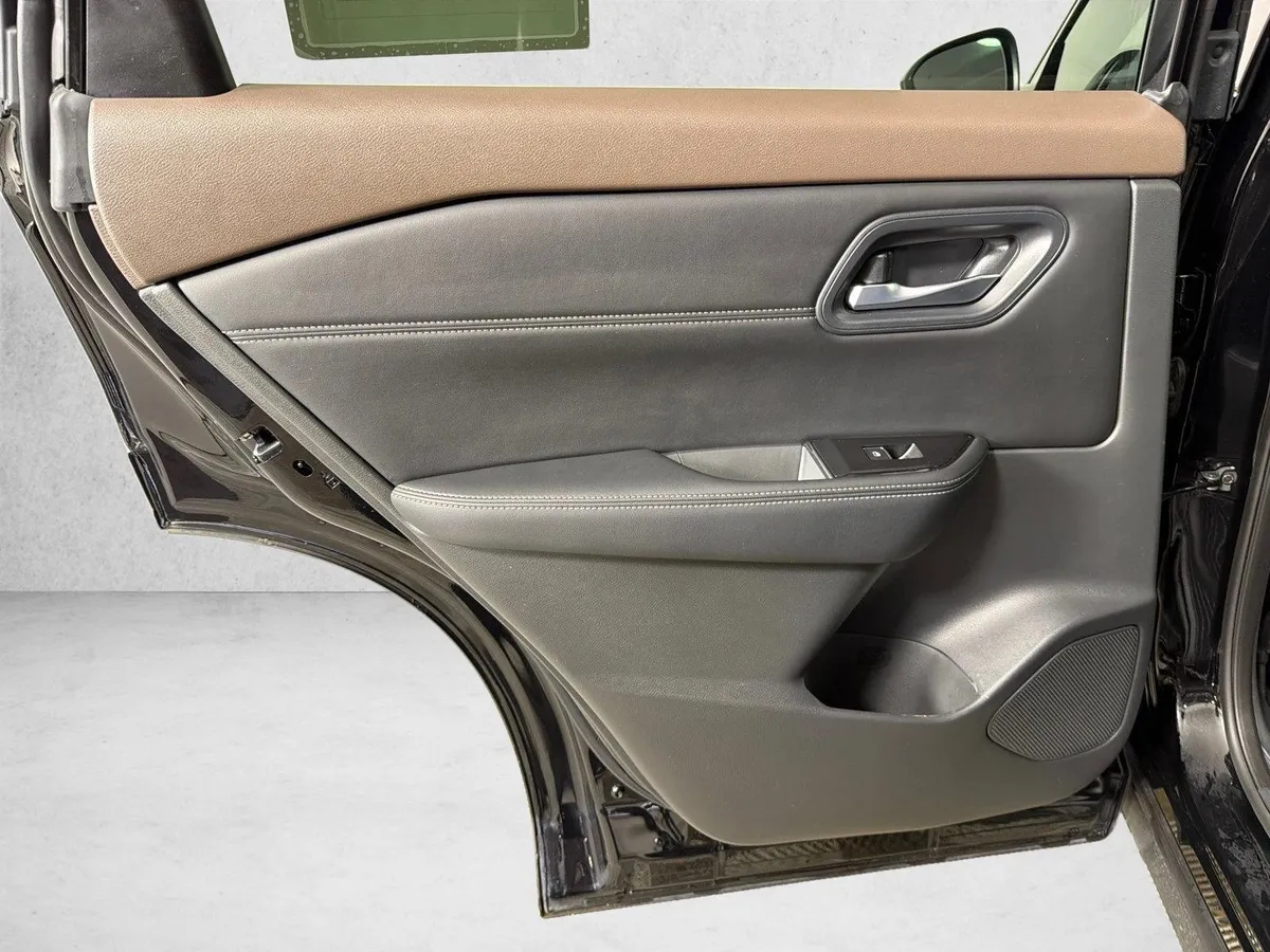 2023 Nissan Rogue SL thumbnail 23