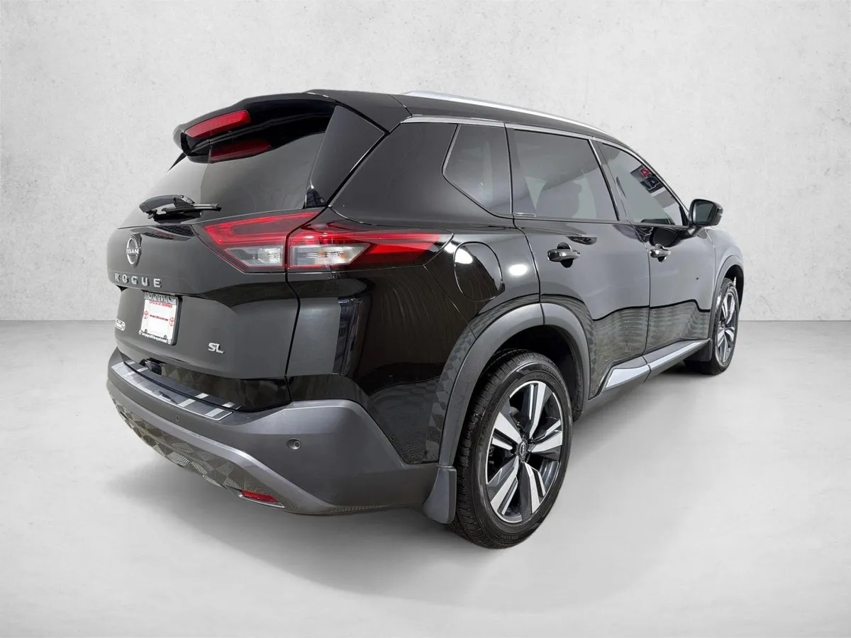 2023 Nissan Rogue SL thumbnail 4
