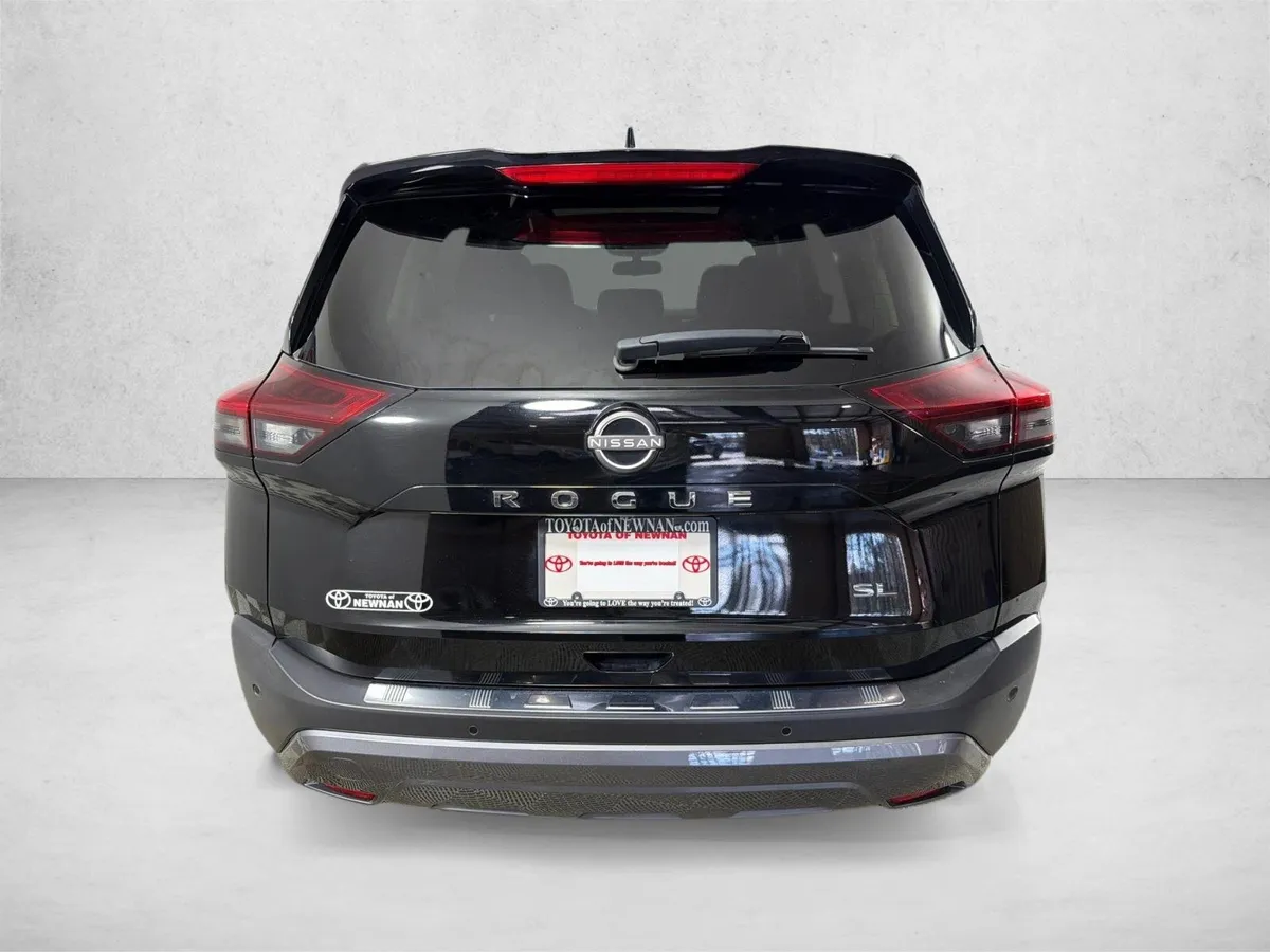 2023 Nissan Rogue SL thumbnail 5