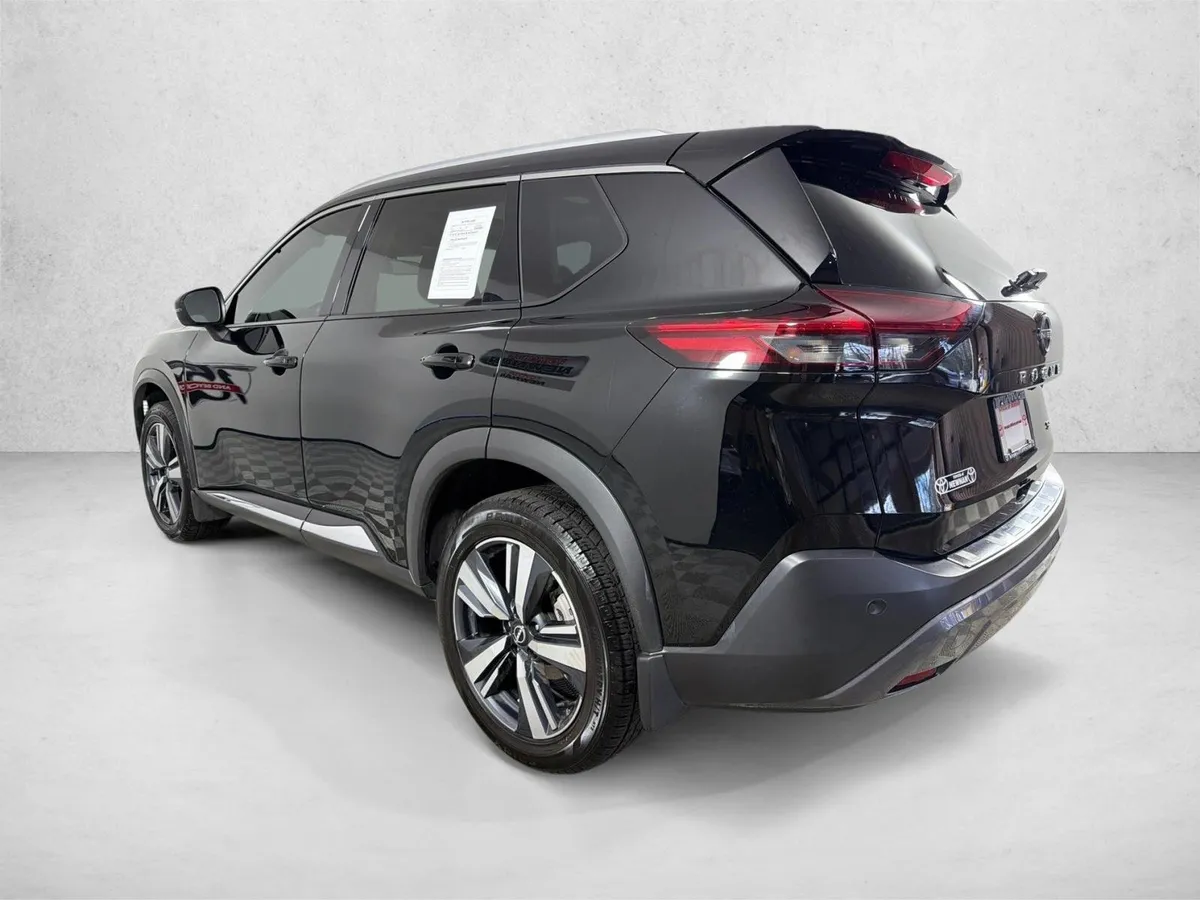 2023 Nissan Rogue SL thumbnail 6
