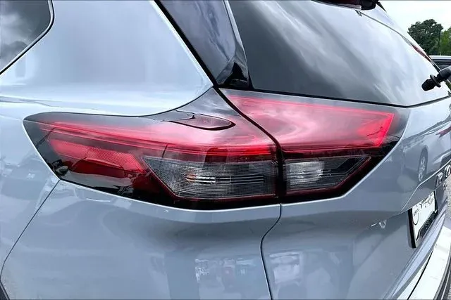 2023 Nissan Rogue SL thumbnail 20